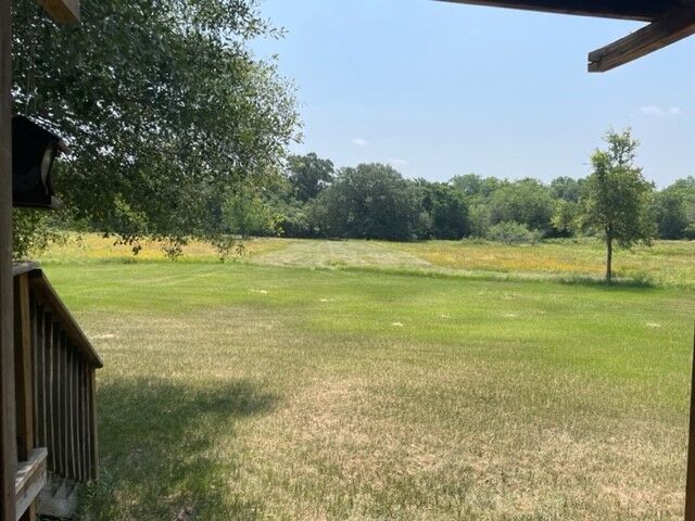 Property Photo:  1010 County Road 490  TX 78621 