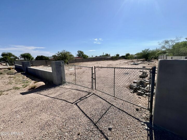 Property Photo:  412 N Ironwood Drive 17  AZ 85120 