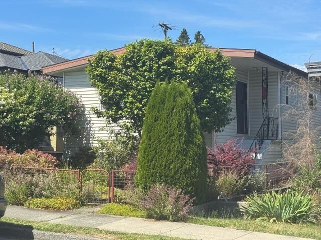 Property Photo: 2935 Adanac Street BC V5K 2N4