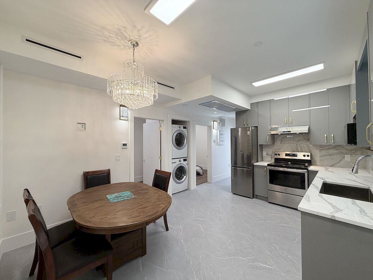 Property Photo:  10xx E 62nd Ave Vancouver Bc  BC V5X 2H1 
