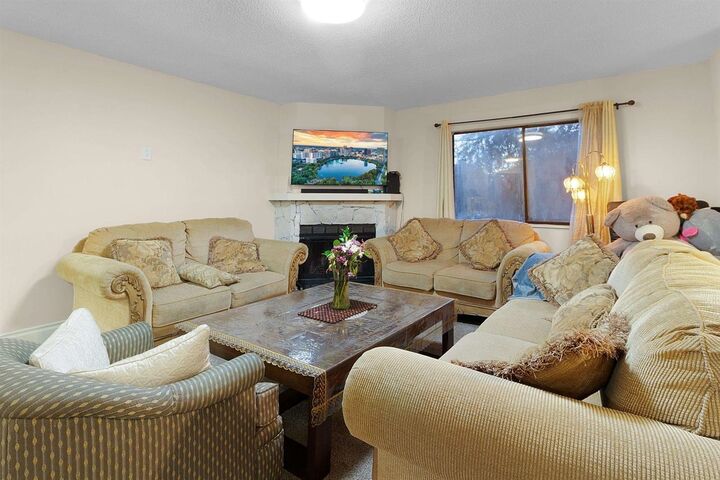 Property Photo: 7064 133B Street 202 BC V3W 7Z2