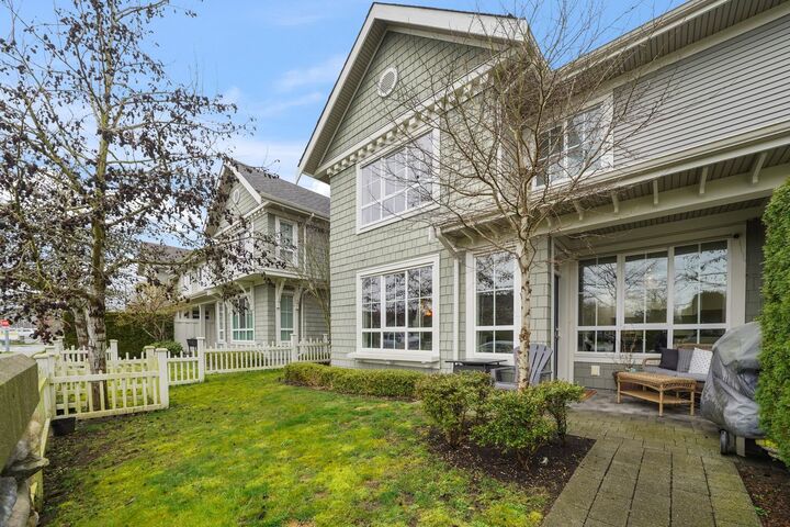 Property Photo:  5510 Admiral Way 17  BC V4K 0C3 