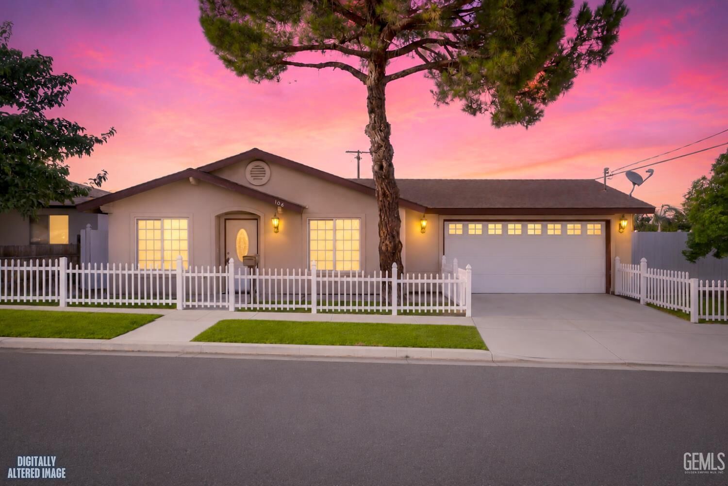 Property Photo: 106 Lucard Street CA 93268