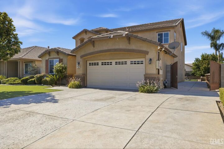 Property Photo:  12413 Jacksonville Avenue  CA 93312 