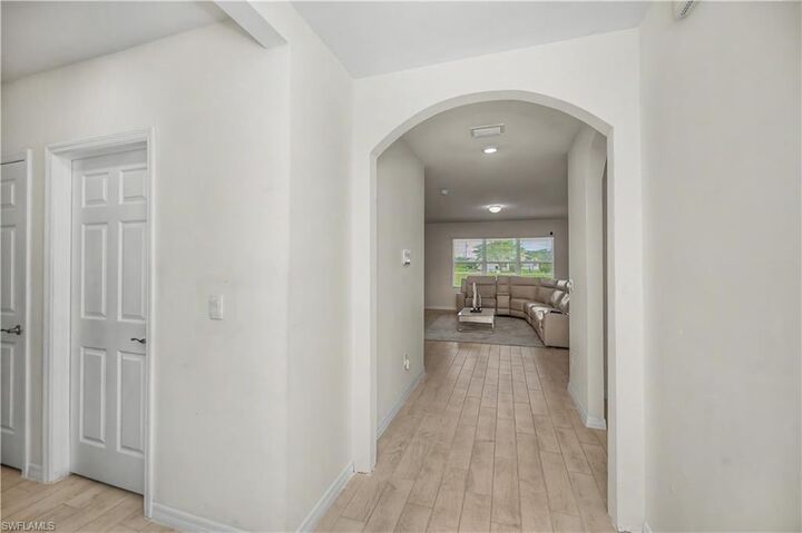 Property Photo: 152 SE 27th Ter FL 33904