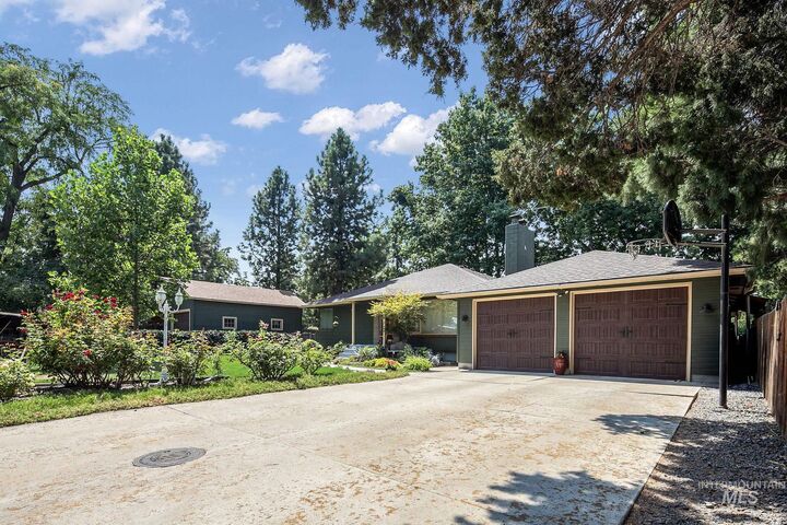 Property Photo:  1801 N Hilton St  ID 83706 