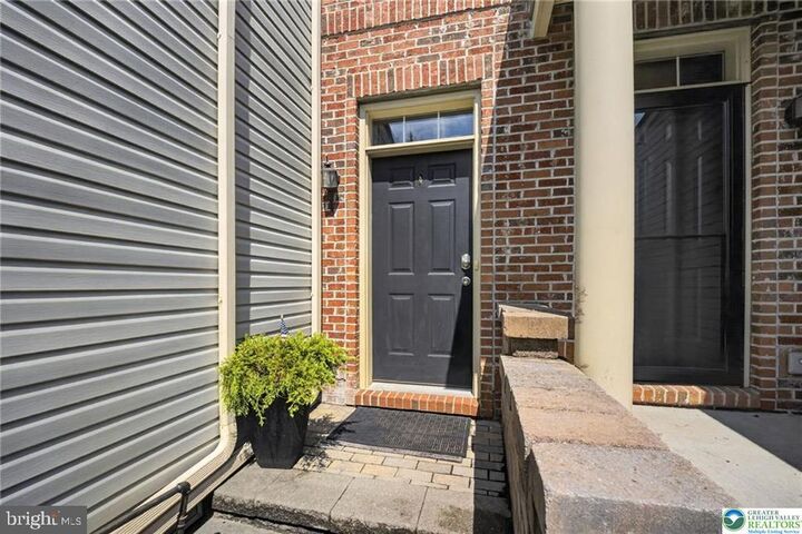 Property Photo: 5127 Dogwood Trail PA 18104