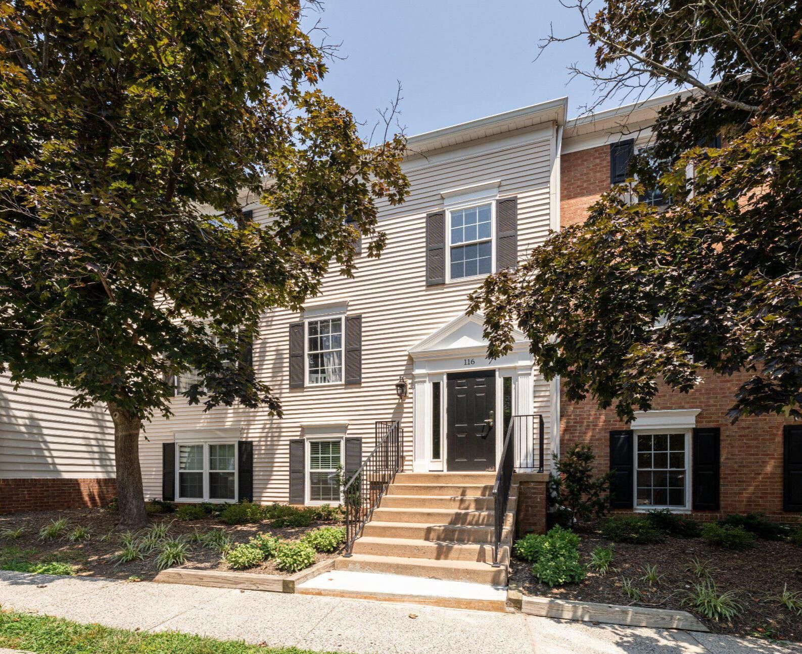 Property Photo:  116 Prosperity SE B  VA 20175 