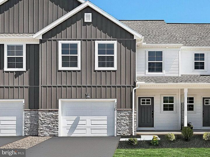 Property Photo: 7884 Briarwood Drive PA 17112