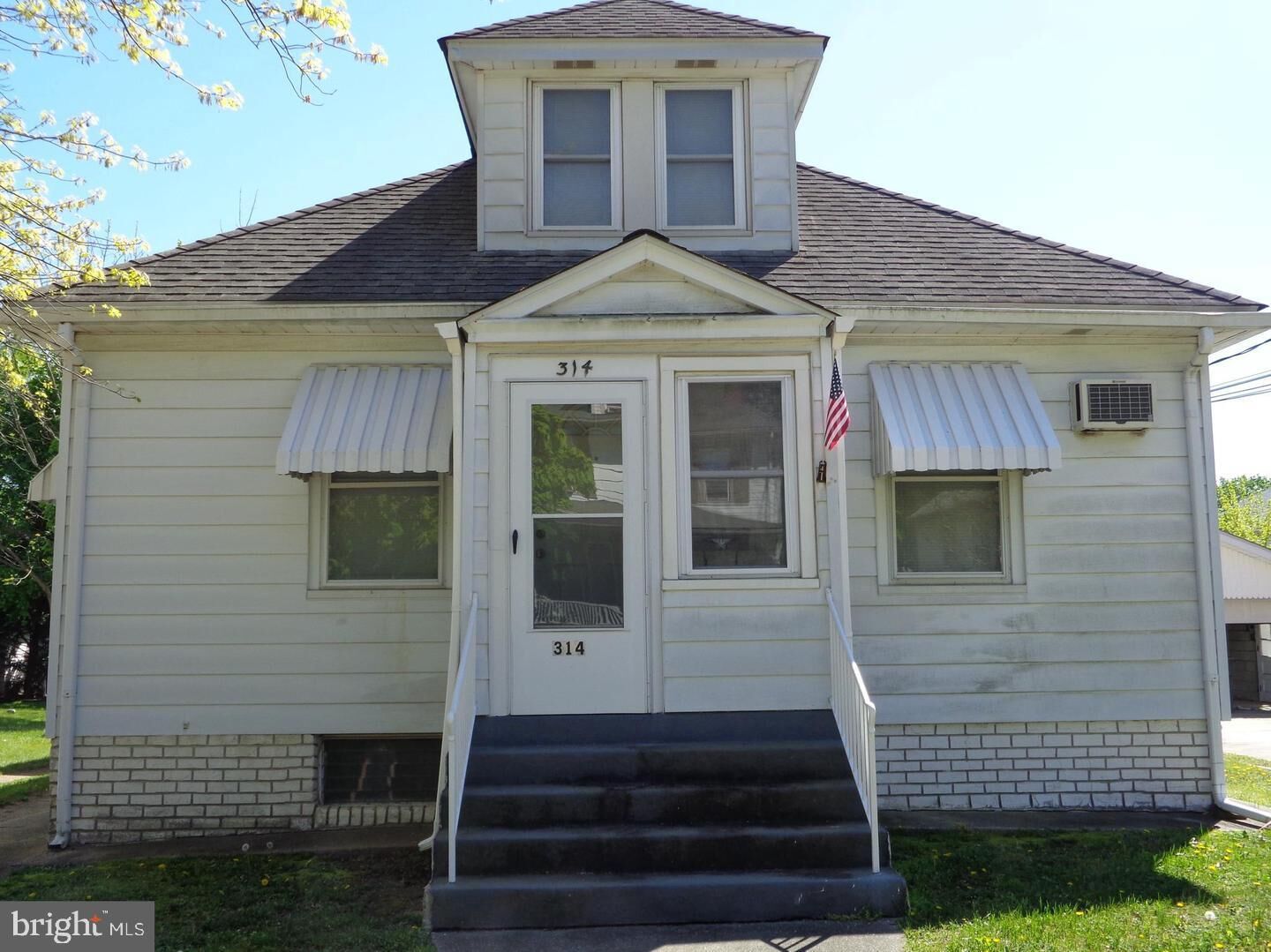 Property Photo:  314 Victoria Street  NJ 08028 