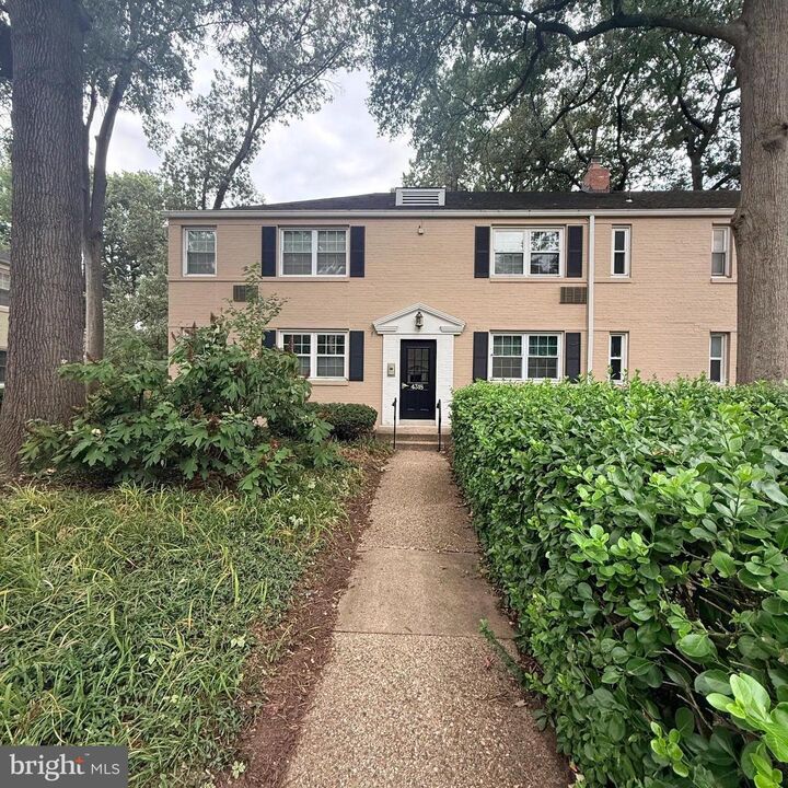 Property Photo: 4318 N Pershing Drive 43181 VA 22203