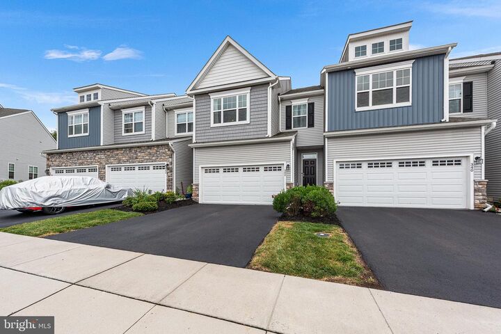 Property Photo: 342 Ridgewood Drive PA 19468
