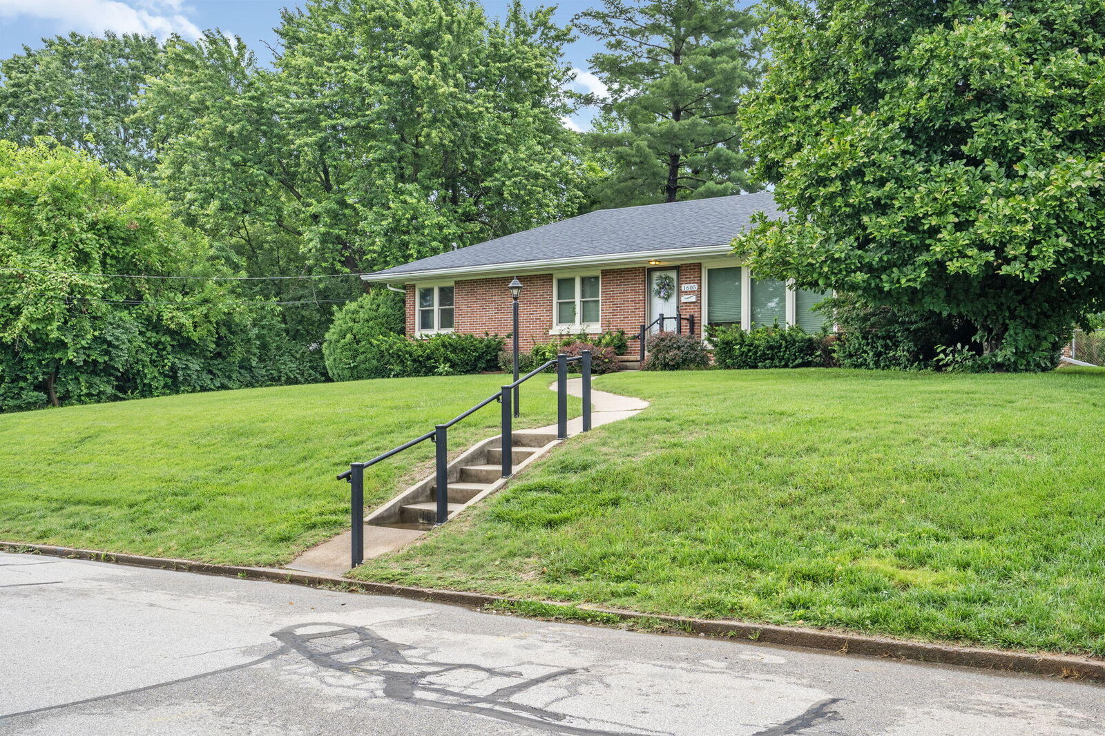 Property Photo:  1605 Payne Dr  MO 65101 