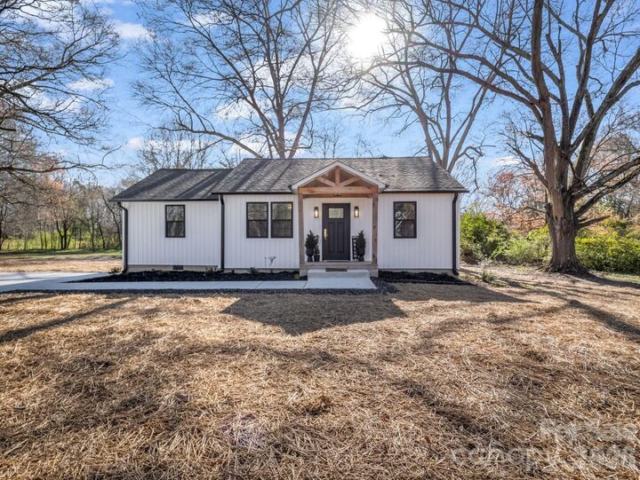 Property Photo: 1325 W Nc Hwy 150 Highway NC 28092