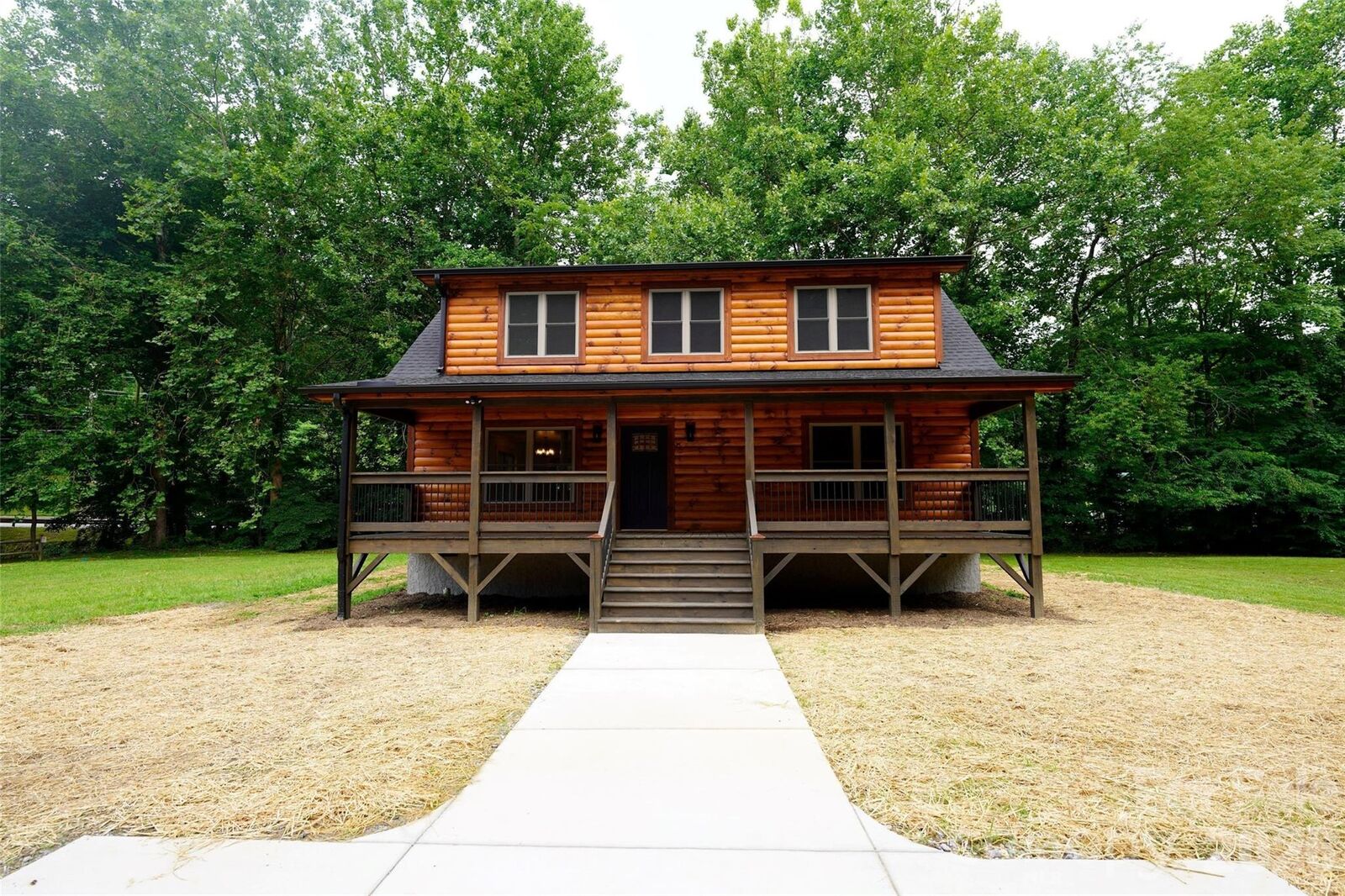 Property Photo: 616 Twinbrook Lane NC 28751