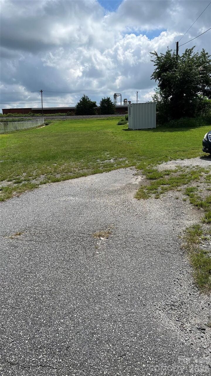 Property Photo:  1107 1st Avenue S  NC 28613 