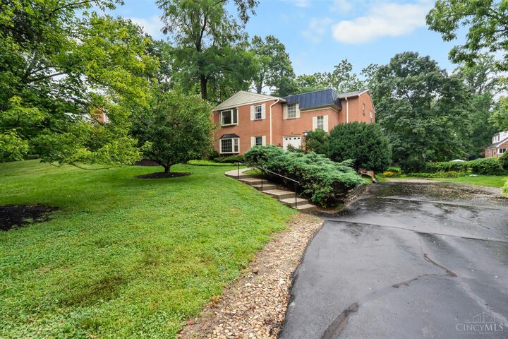 Property Photo:  1810 Belle Meade Court  OH 45230 