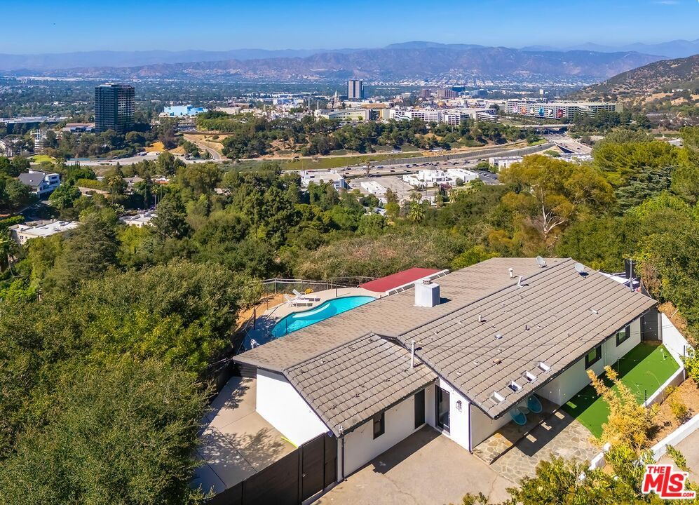 Property Photo: 3201 Bonnie Hill Dr CA 90068