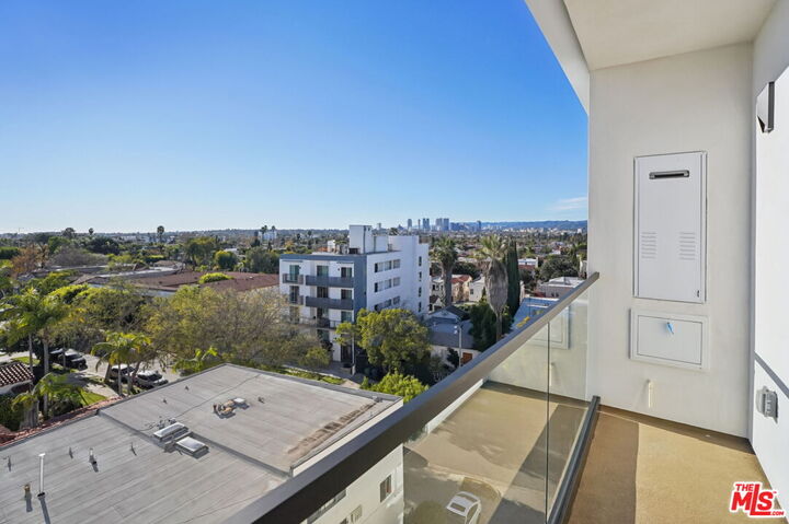 Property Photo: 1110 S Spaulding Ave, Unit Ph5 CA 90019