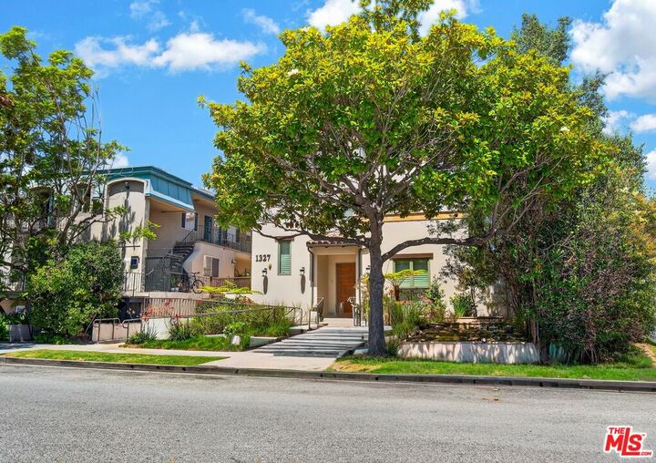 Property Photo: 1327 Euclid St, Unit 3 CA 90404