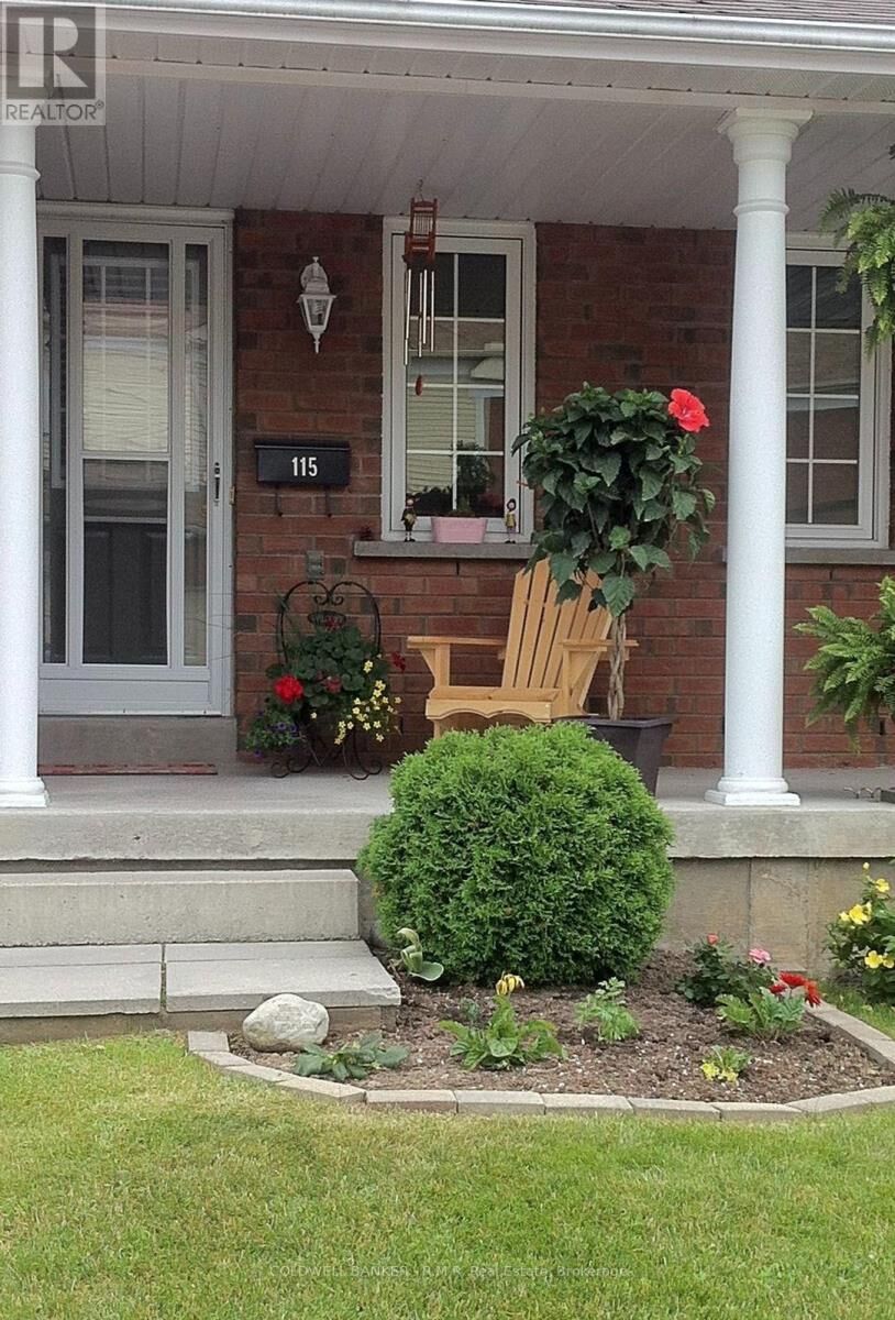 Property Photo:  10 Bassett Boulevard 115  ON L1N 9C6 