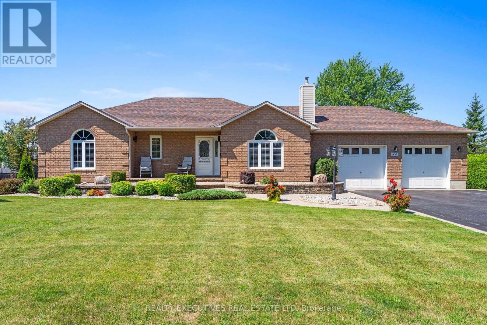 Property Photo:  434 Queen Street  ON K0C 2K0 
