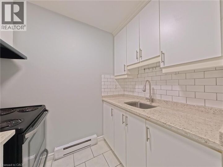 Property Photo:  119 Cedar Street South 14  ON N2G 3L6 