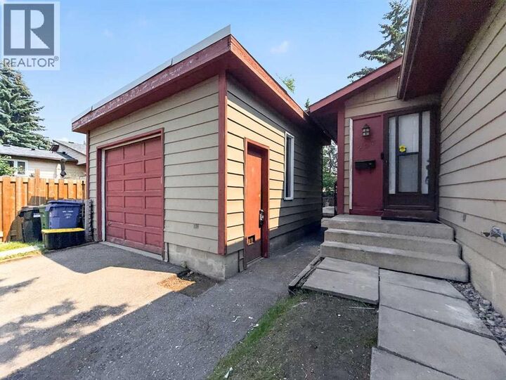 Property Photo:  207 Deer Ridge Way Southeast  AB T2J 5Y8 