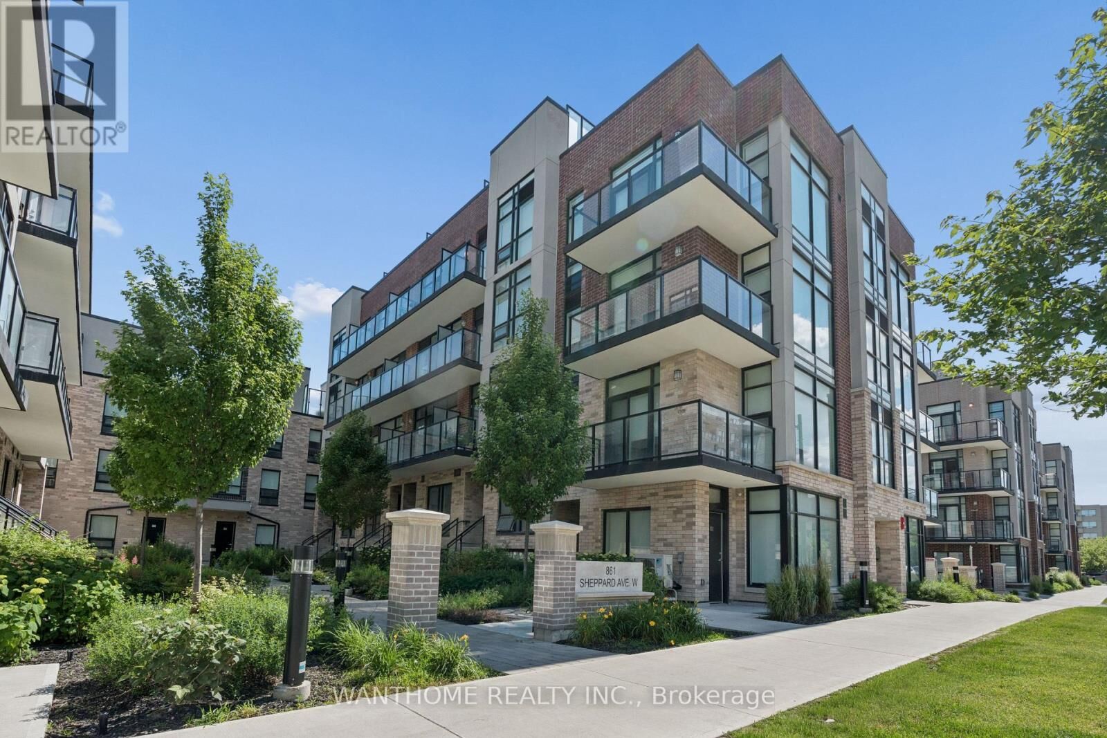 Property Photo: 861 Sheppard Avenue West 15 ON M3H 0E9