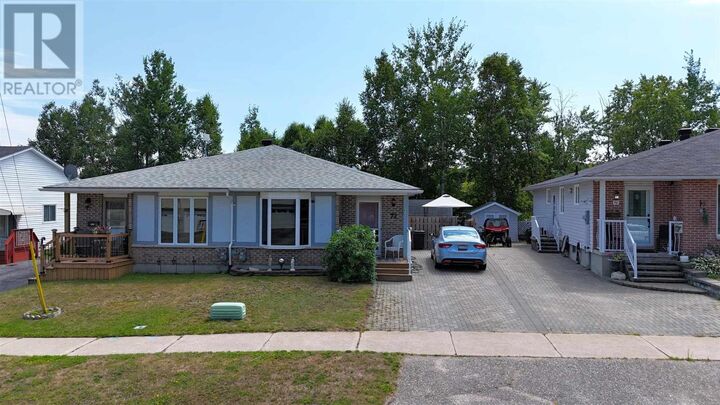 Property Photo: 72 Farrell Cres ON P5A 3M9