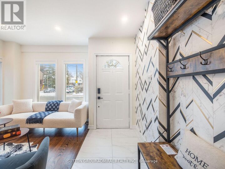 Property Photo: 389 Davisville Avenue ON M4S 1H4