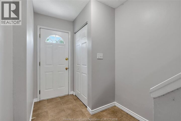 Property Photo:  6732 Rose-Ville Garden Drive  ON N8T 1J2 