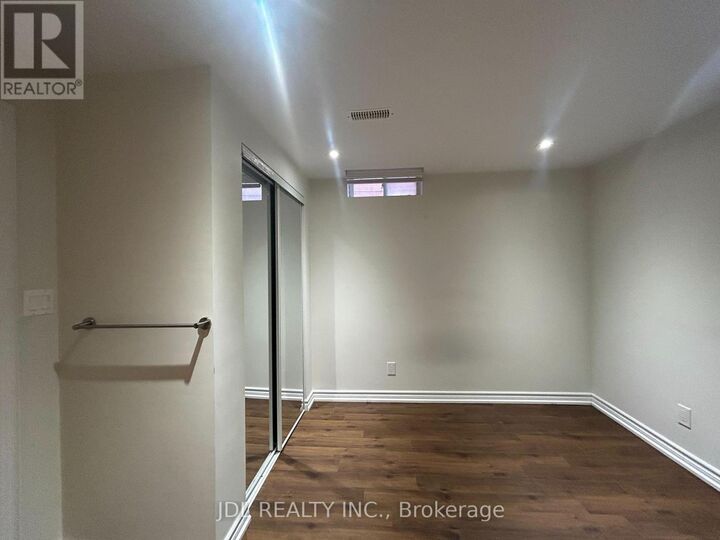 Property Photo: 36 Bendamere Cres Crescent ON L3P 6Y1