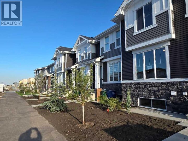 Property Photo:  187 Lanark Gate Southeast  AB T4A 3R7 