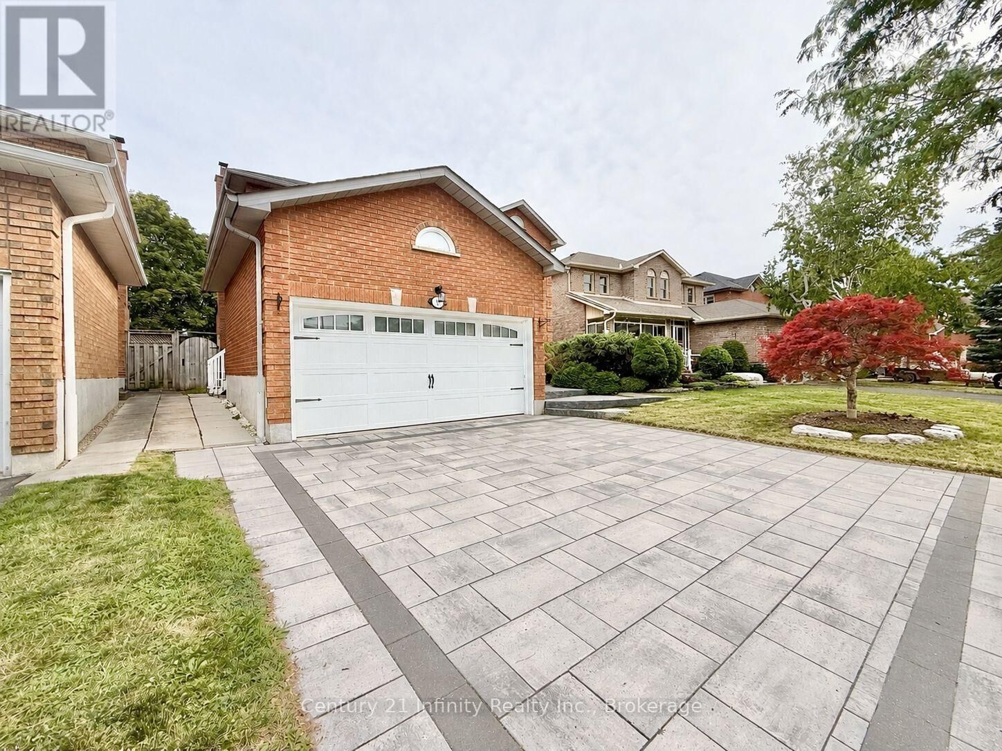 Property Photo: 11 Meadowglen Drive ON L1R 1T8