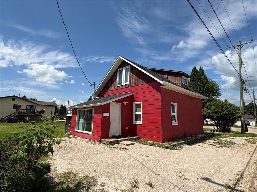 Property Photo: 13 Minto Avenue West MB R0L 0X0