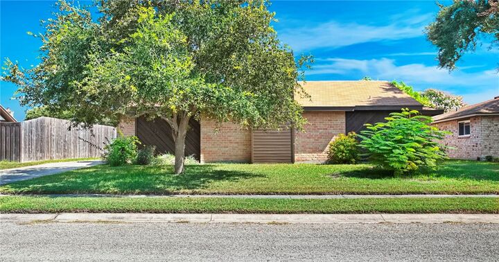 Property Photo: 5038 Crestwick TX 78413