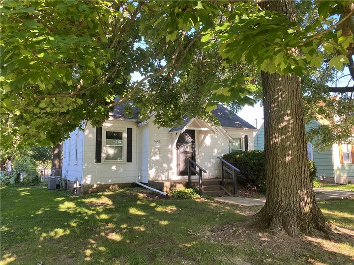 Property Photo: 1606 10th Street IL 61920