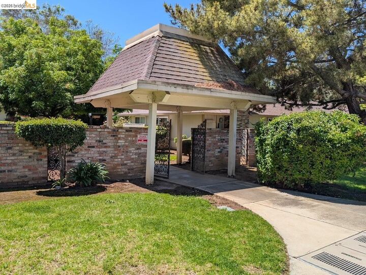 Property Photo:  4260 Clayton Rd 46  CA 94521 