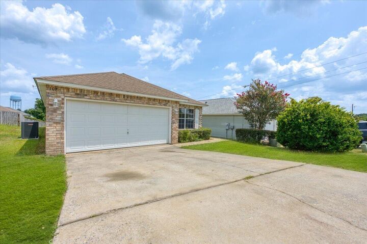 Property Photo:  107 Nivana Drive  FL 32536 