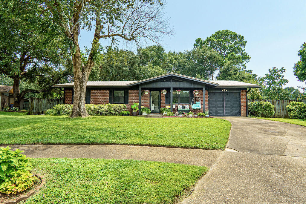 Property Photo:  123 Pinewood Terrace  FL 32548 