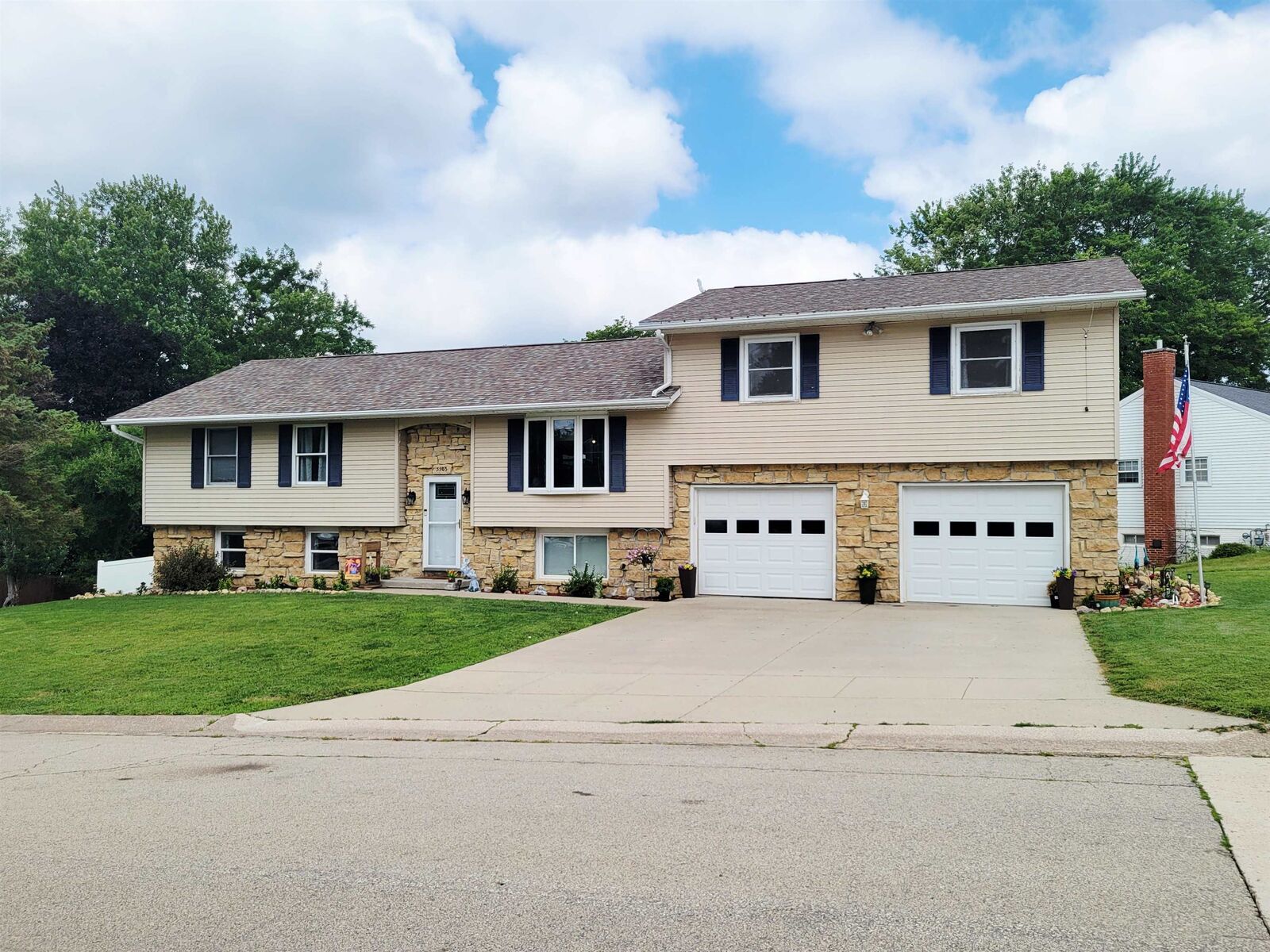 Property Photo: 5503 Northwood Court IA 52002