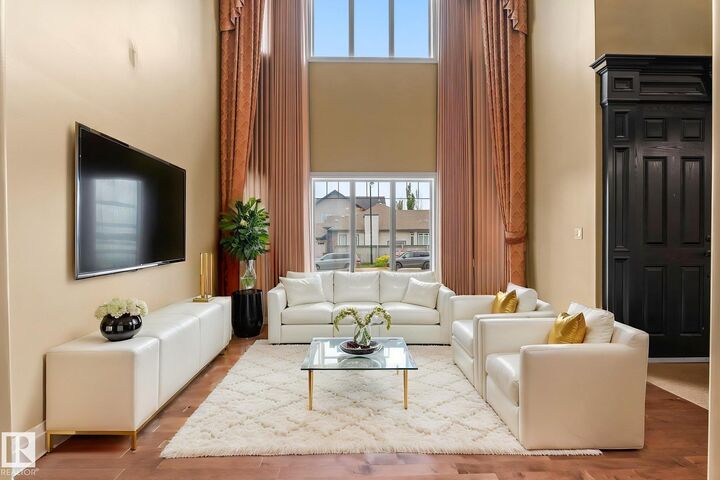 Property Photo: 5320 Mullen Bend NW AB T6R 0R1