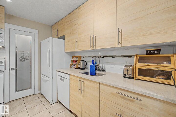Property Photo: 3111 142 Avenue NW 39 AB T5Y 2H6