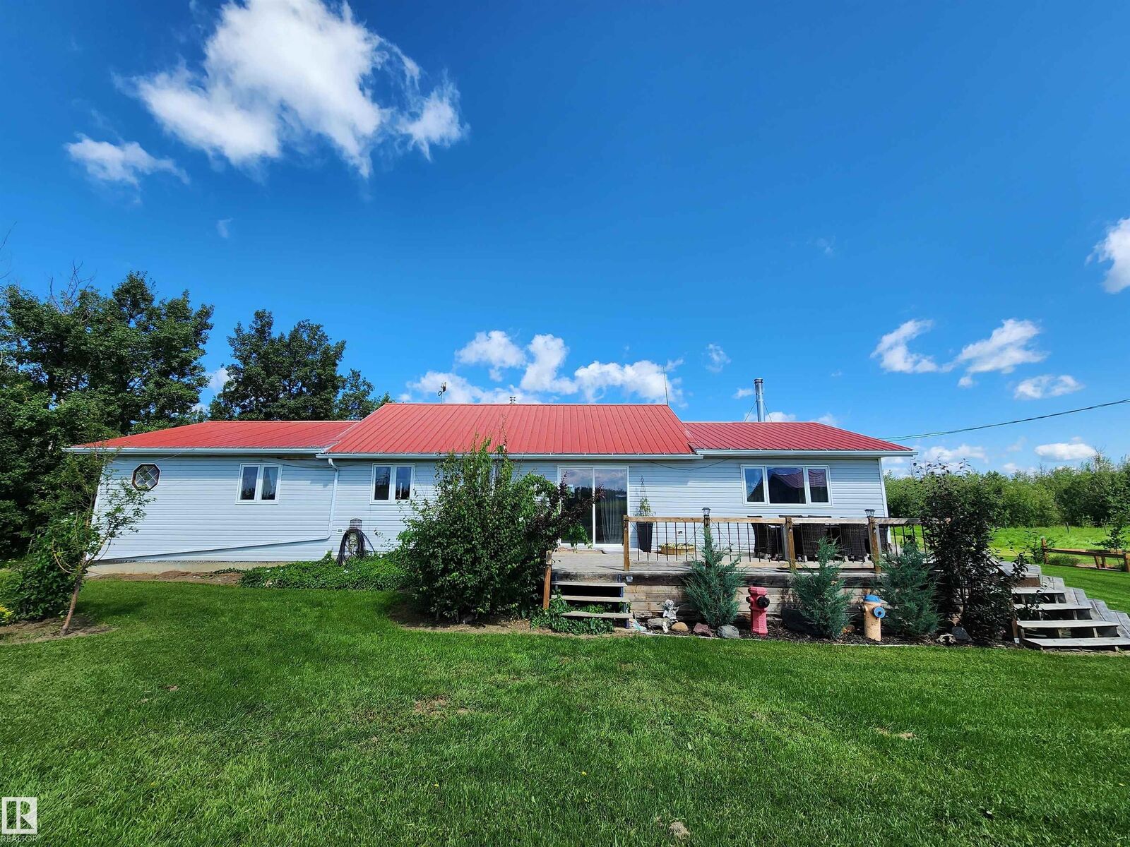 Property Photo:  56223 Rge Road 33  AB T0E 1A0 