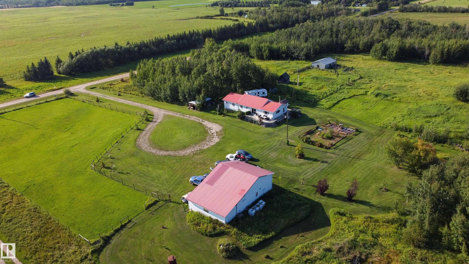 Property Photo:  56223 Rge Road 33  AB T0E 1A0 