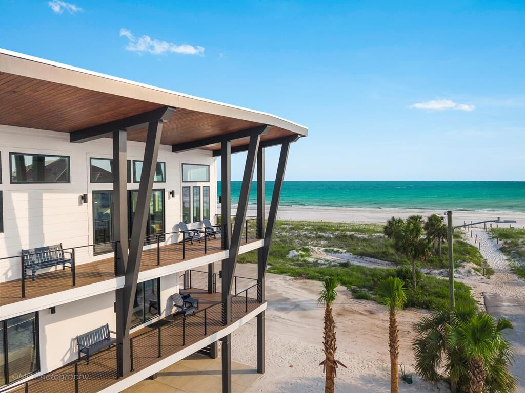 Property Photo: 105 S 26th St FL 32456