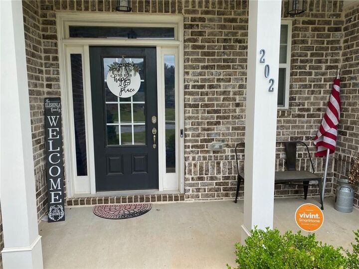 Property Photo: 202 Oakleigh Pointe Drive GA 30157