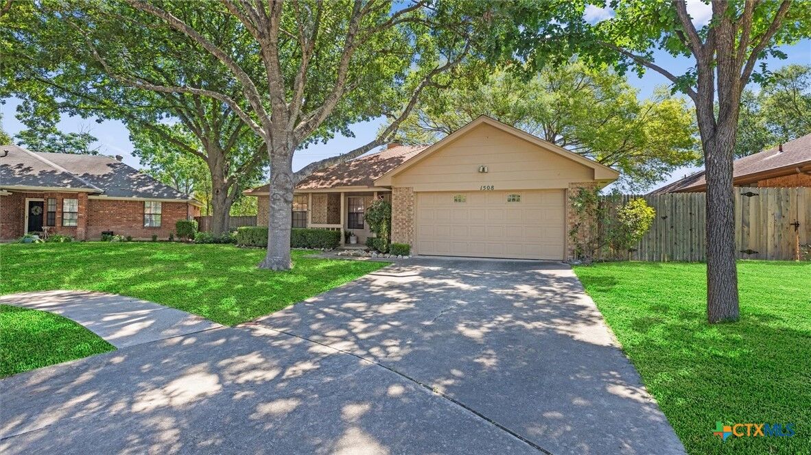 Property Photo: 1508 Greenwood TX 78154