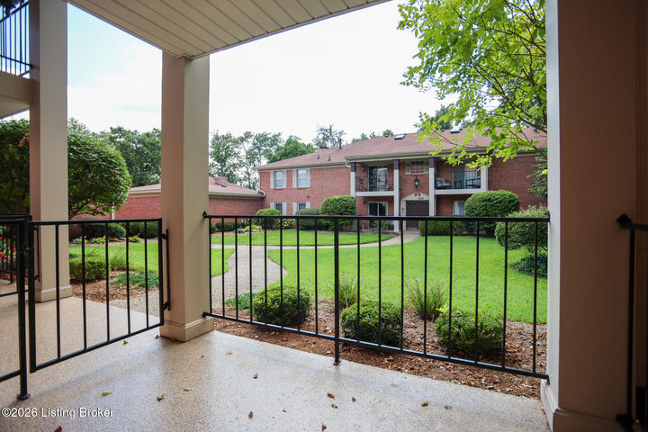Property Photo: 103 Forest Park Rd KY 40223